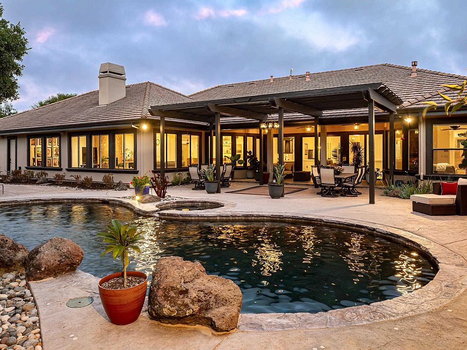 1st image of 621 Bear Oaks Ln