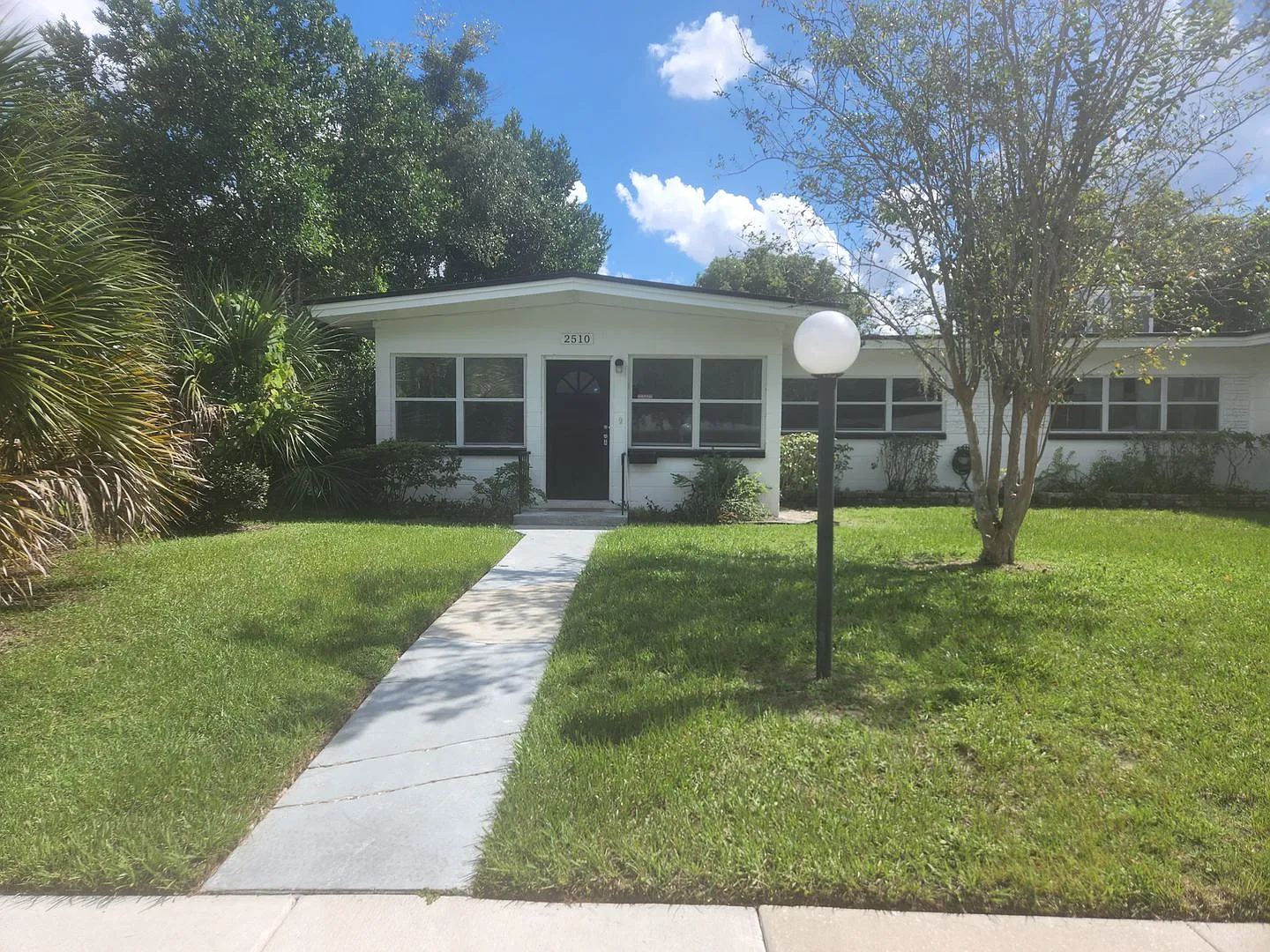 2/1 duplex with carport in Winter Park — Photo 1