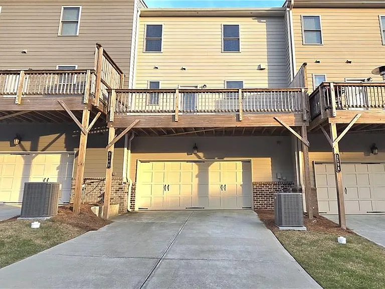 3608 Hidden Valley Cir — Photo 44