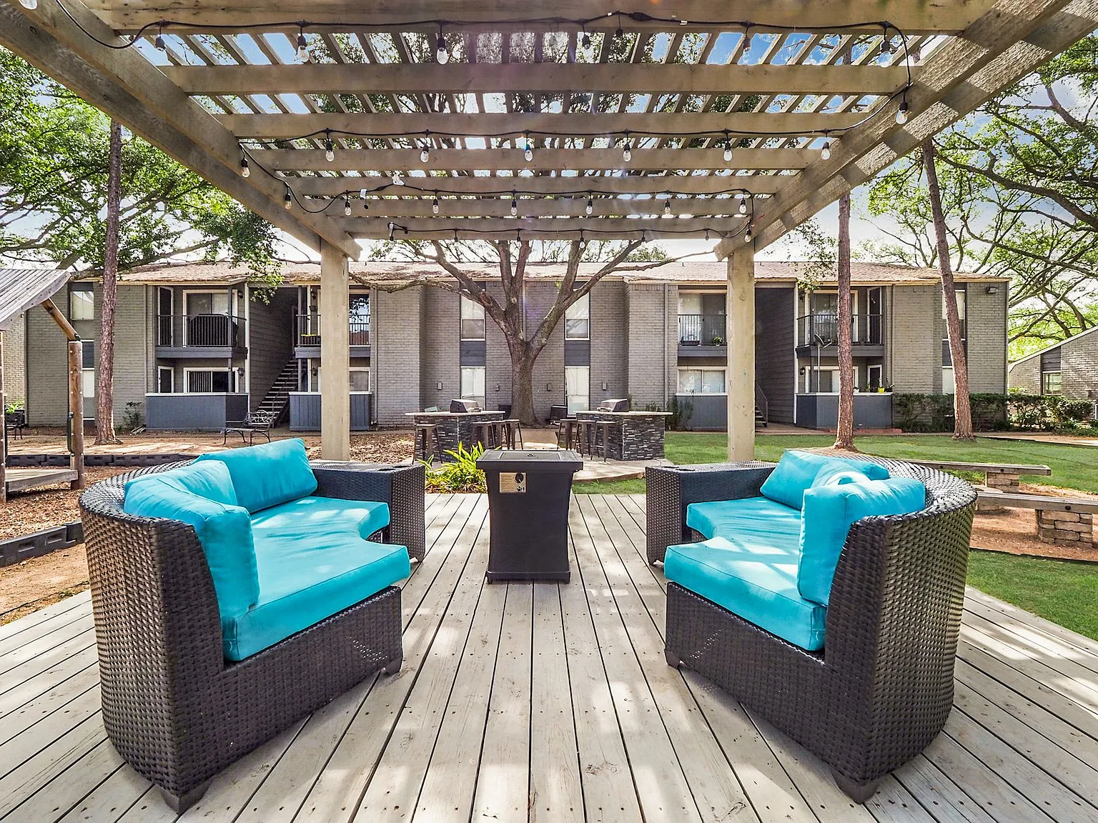 Cambridge Apartments — Photo 4