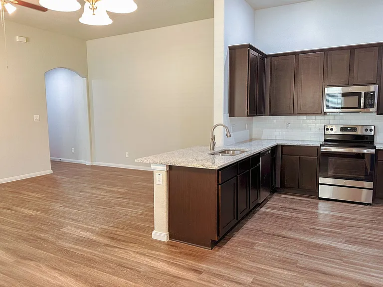 10007 Westover Blf — Photo 4