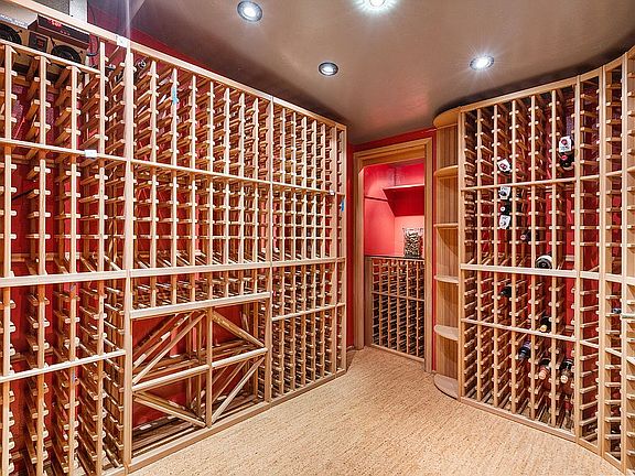 900 bottle climate control