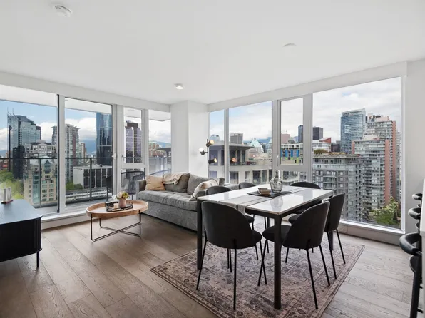 1111 Richards St #2002, Vancouver, BC V6B 0S3