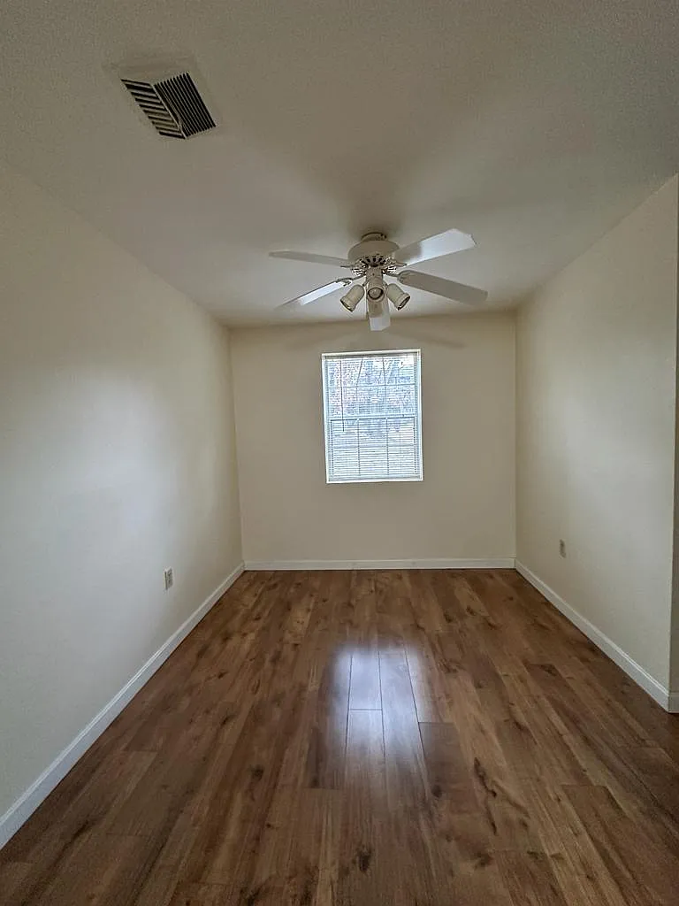 2 bed, 1.5 bath, 980 sqft, $2,200 — Photo 3