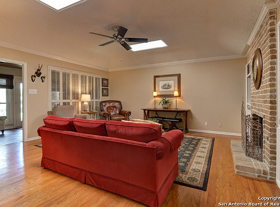 3rd image of 5801 Archwood Dr