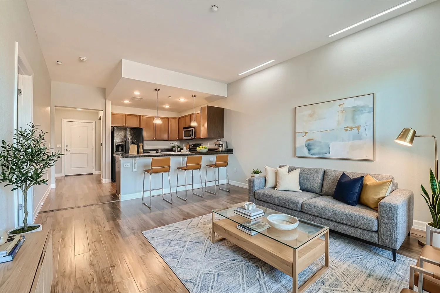 1 bed, 932 sqft, $2,200 — Photo 1