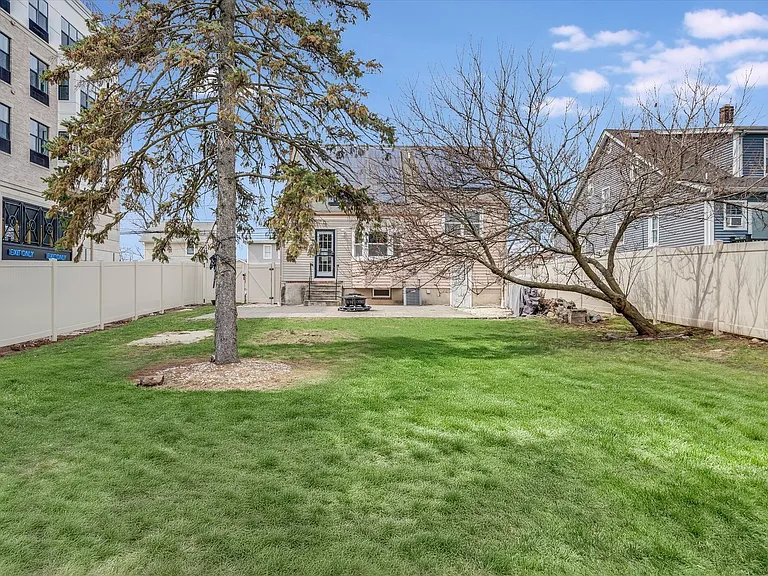 981 Johnson Pl — Photo 17