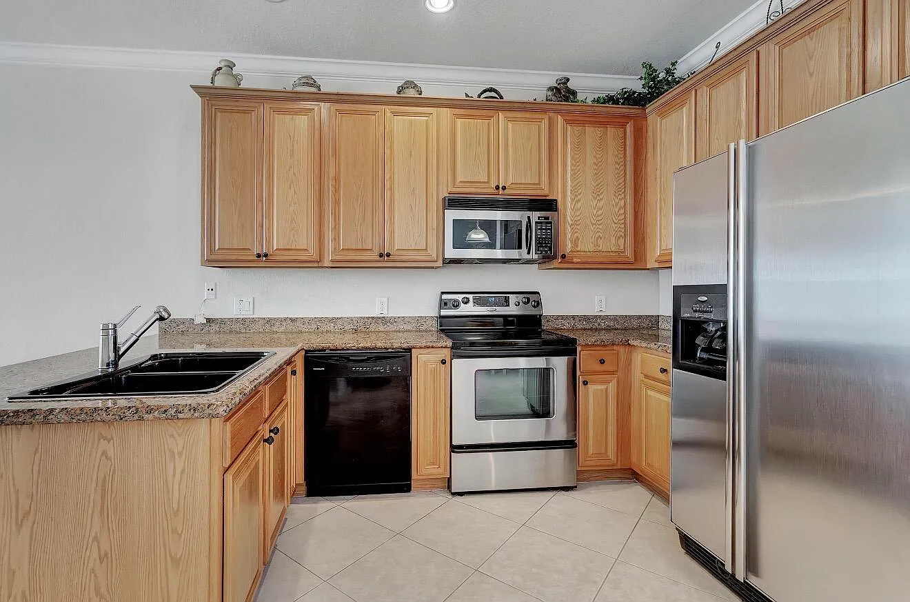 3 bed, 2.5 bath, 1499 sqft, $3,750 — Photo 3