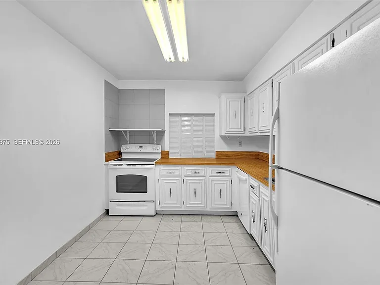 1000 Parkview Dr #229 — Photo 12