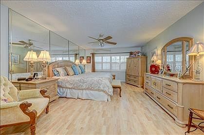 5th image of 123 Oakwood Dr