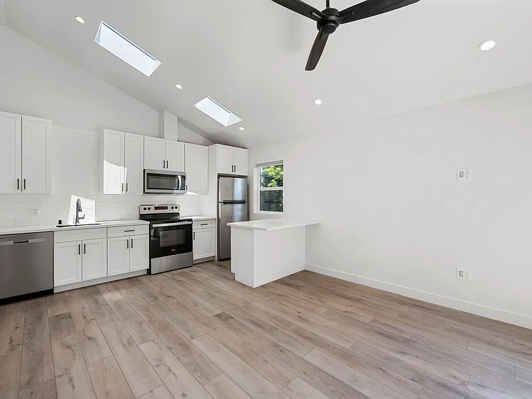 3604 Oleander Dr — Photo 9