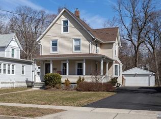32 Ridge Ave, Park Ridge, NJ 07656
