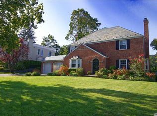 134 Castle Ridge Rd, Manhasset, NY 11030