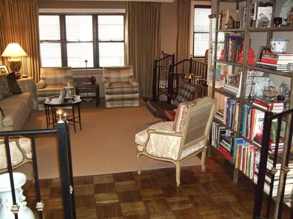 301 East 48th Street image 1 of 10