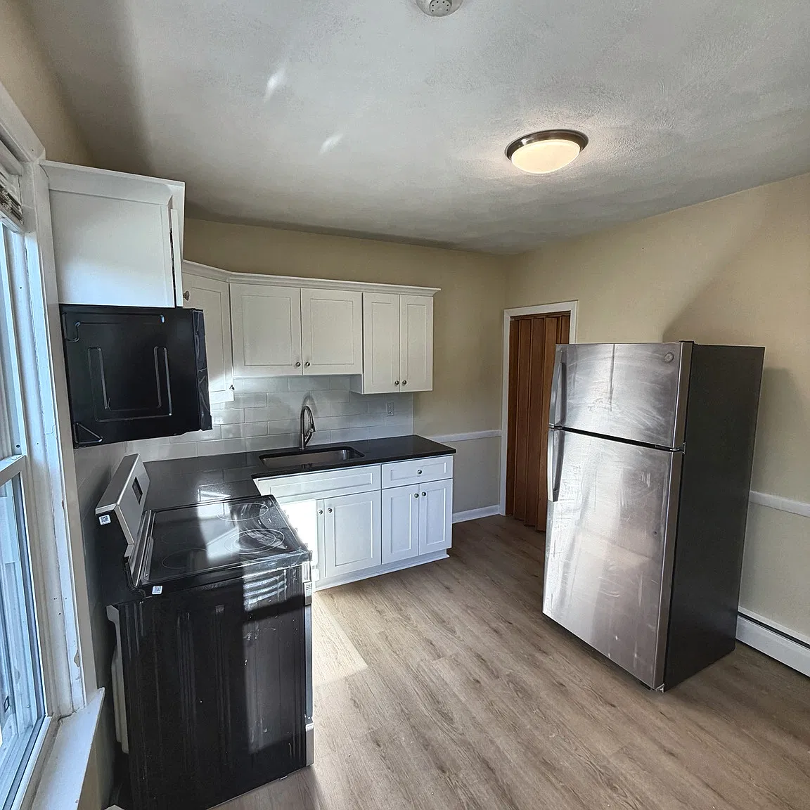 1 bed, 700 sqft, $1,600 — Photo 2