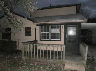 800 S Clinton St, Oak Grove, MO 64075