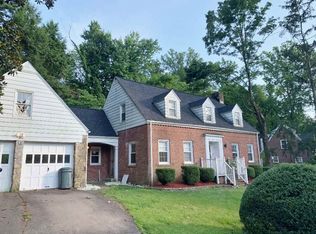 40 Roland Park Dr, Huntington, WV 25705