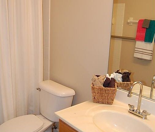 3rd image of 1375 Phoenix Pl