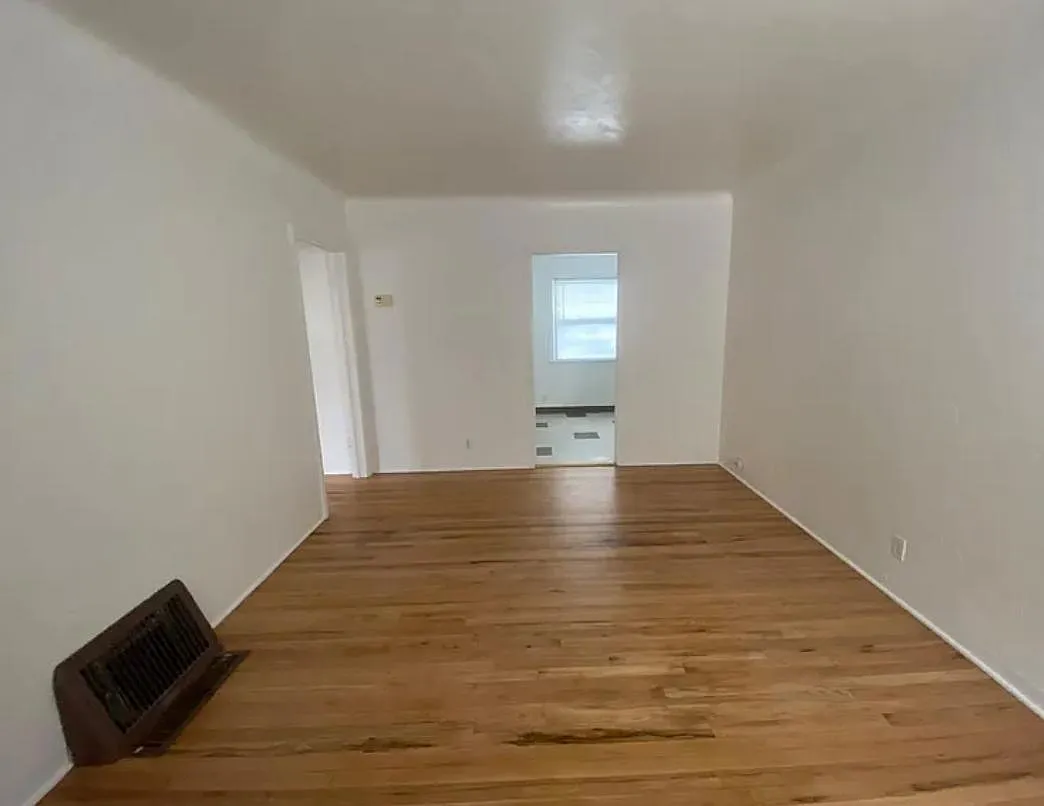 2 bed, 1000 sqft, $1,600 — Photo 2