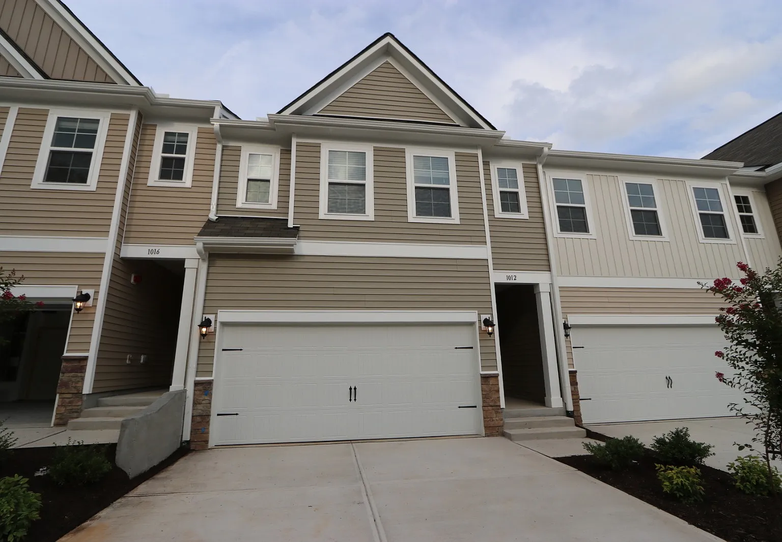 3 bed, 2.5 bath, 1916 sqft, $2,250 — Photo 4