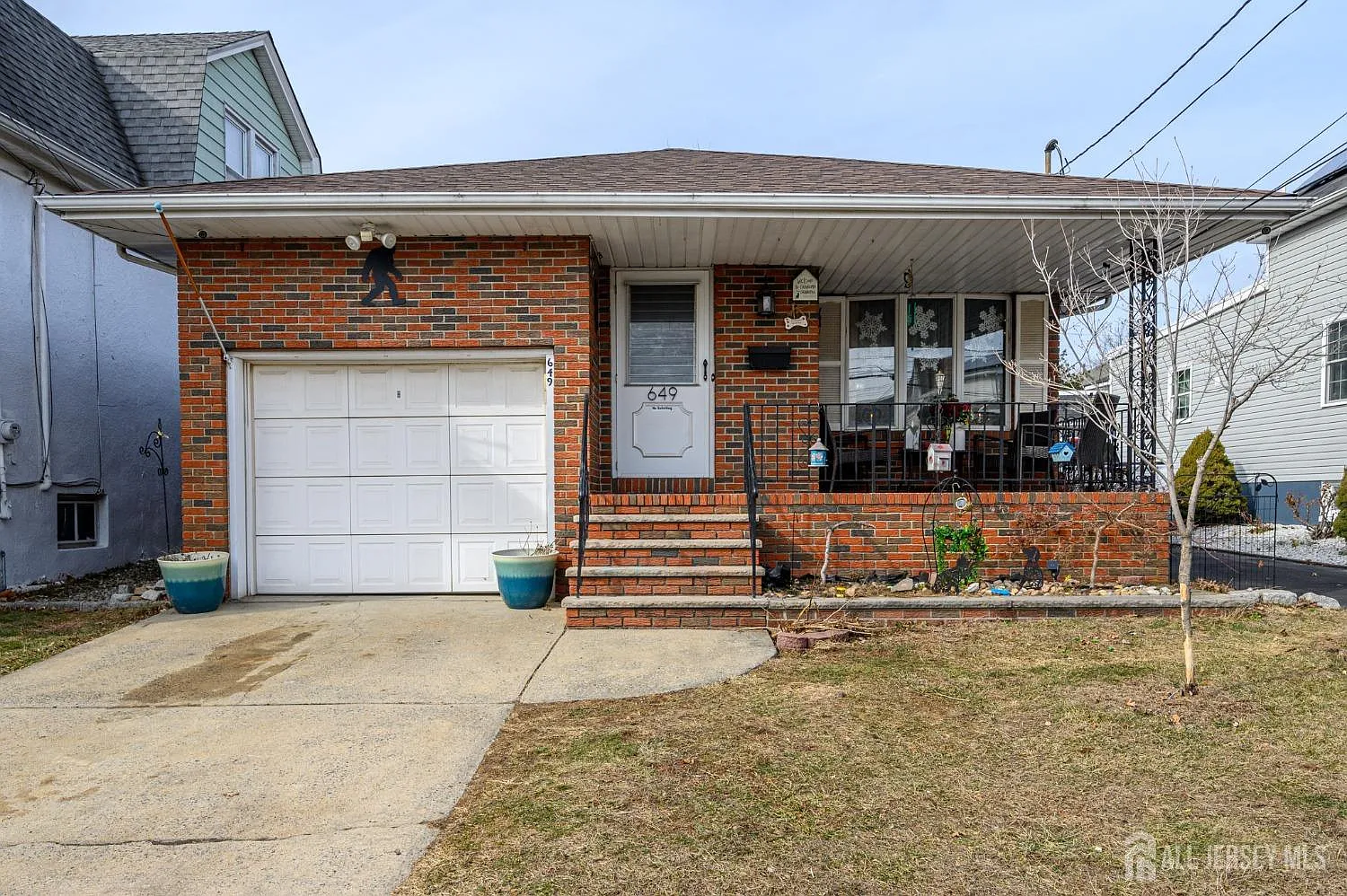 649 Raritan Ave photo 1