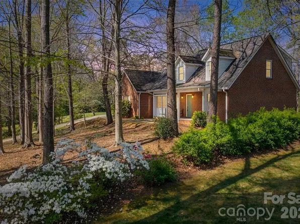 1421 Windsor St NE, Lenoir, NC 28645