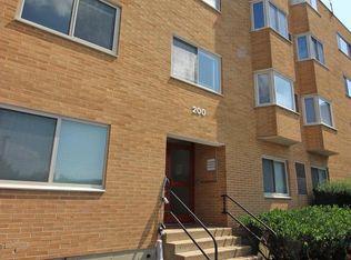 200 Locust St SE APT 405, Vienna, VA 22180