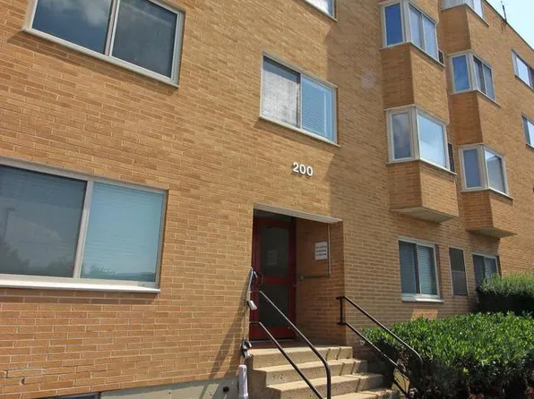 200 Locust St SE APT 405, Vienna, VA 22180