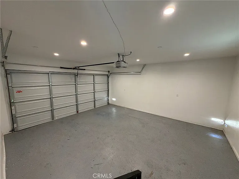 8437 Calvin Ave — Photo 15