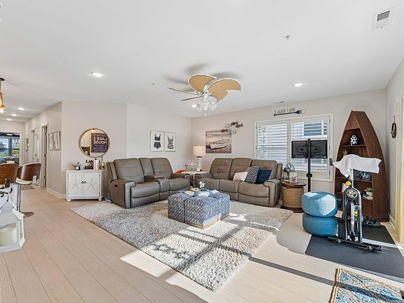 5th image of 2644 S Waterside Ct