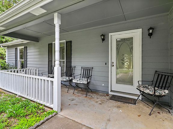 3rd image of 110 Daisy Place