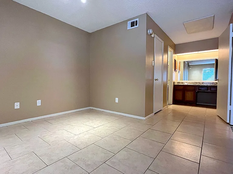 1901 Holleman Dr W #209 — Photo 9