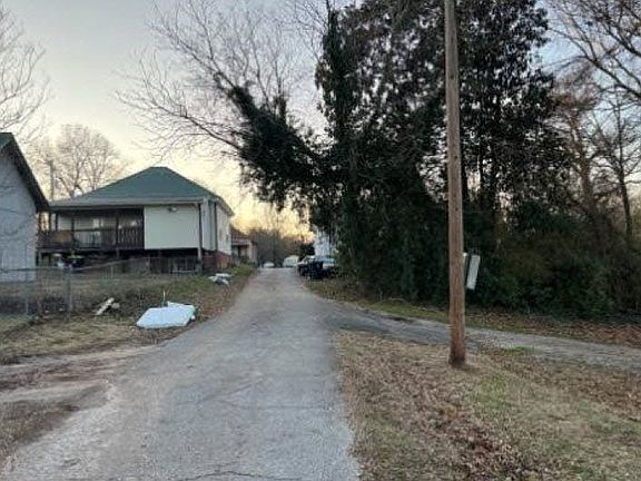 4th image of 55 Maple St