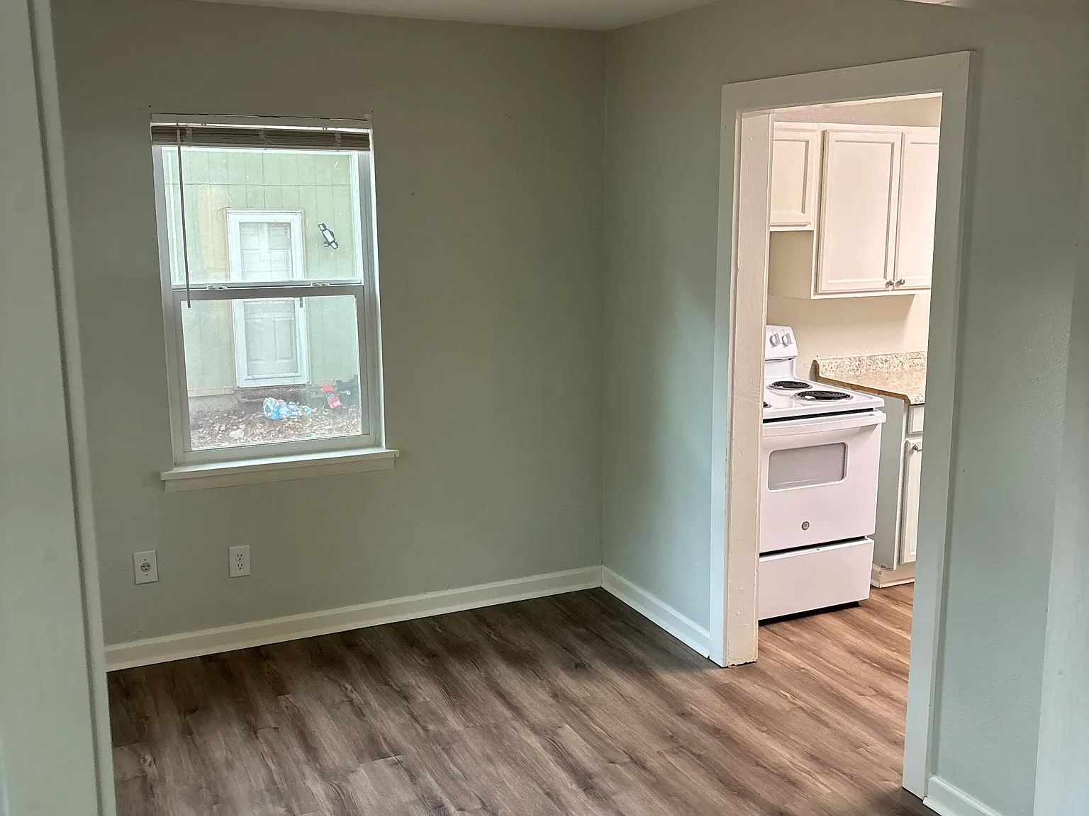 3 bed, 1044 sqft, $1,350 — Photo 2
