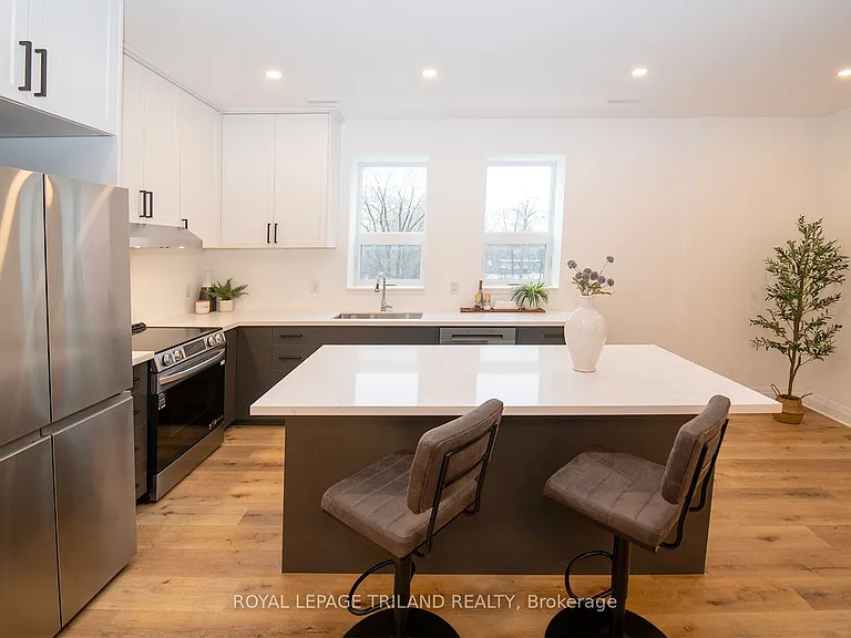425 Dundas St #201 — Photo 3