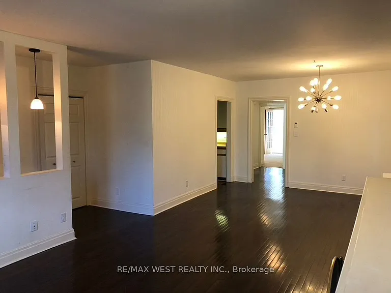 305 Saint Clair Ave E #MAIN FLOOR — Photo 3