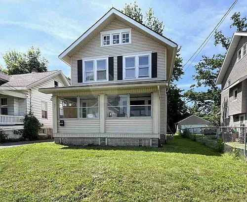 565 Garfield Pl Photo 1