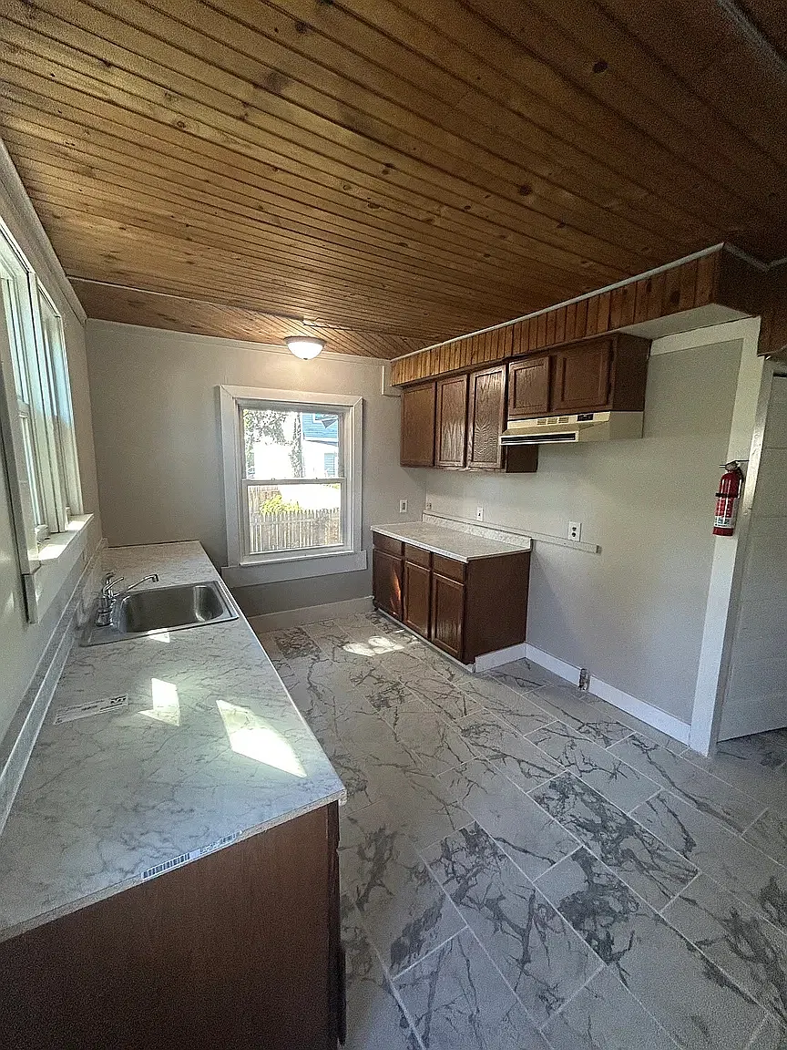 4 bed, 1240 sqft, $2,295 — Photo 3