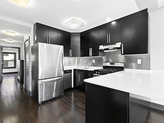 3rd image of 147A Columbia St #5