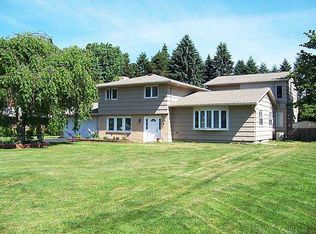 111 City View Dr, Penfield, NY 14526