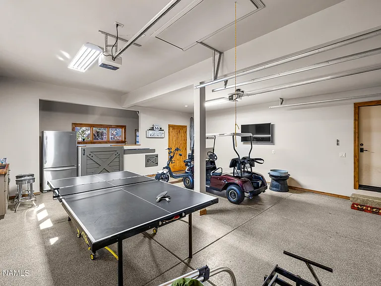 1704 E Trade Winds Ct — Photo 32