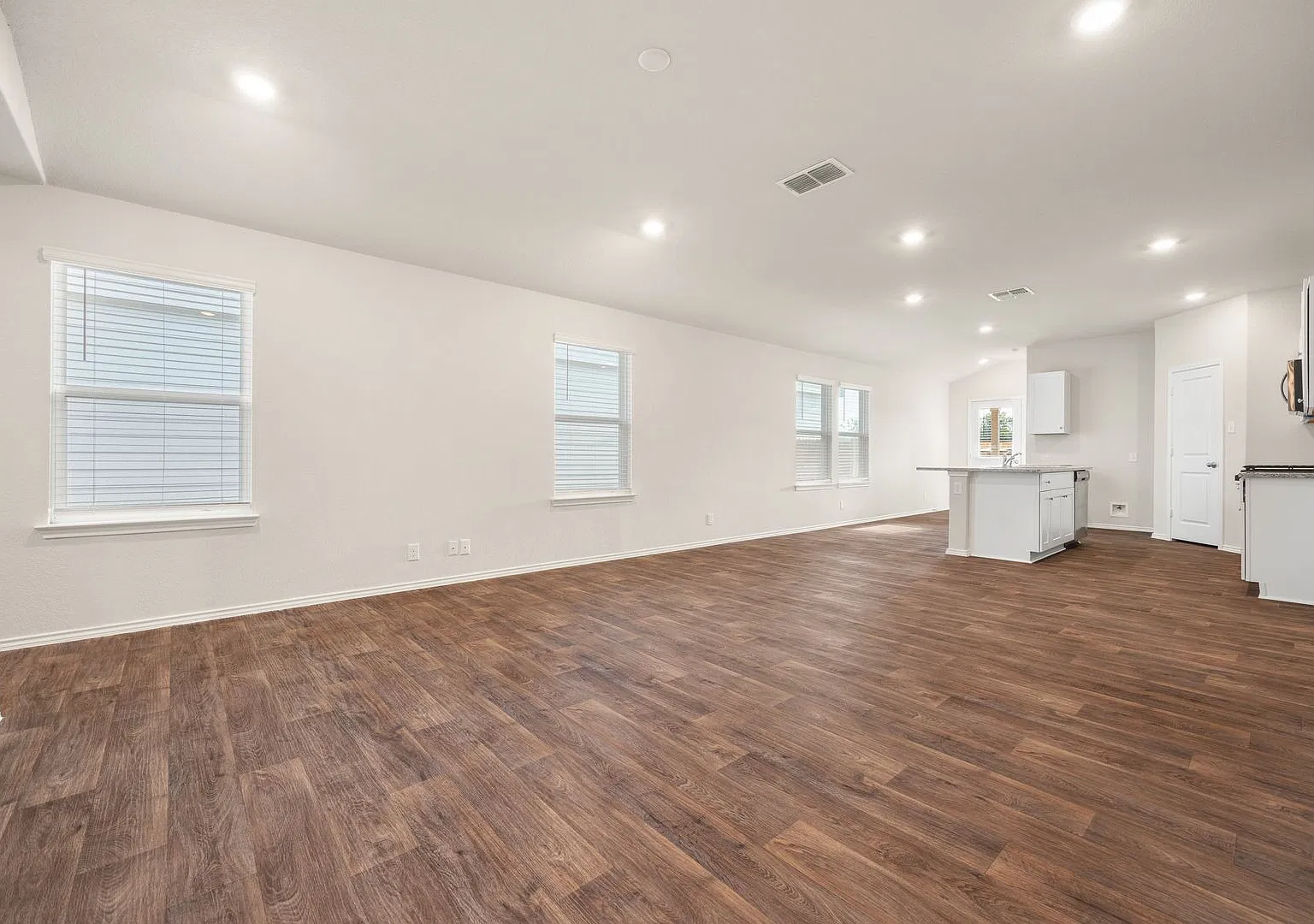 Like-New 3-Bedroom Home in San Antonio | Covered Patio + 2-Car Garage! — Photo 4