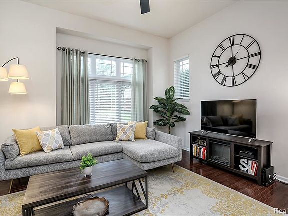 4th image of 3926 Aretha Ave #93