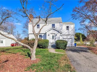 604 Old Town Rd, Trumbull, CT 06611