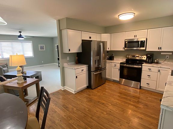 5th image of 9814 Lincoln Ct