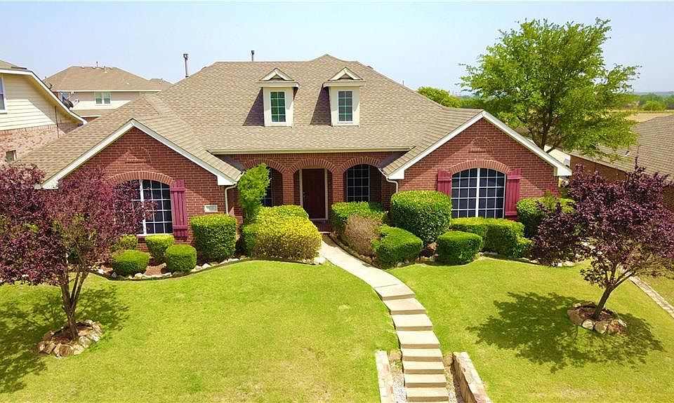 1st image of 616 Magnolia Ln