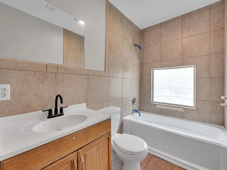 1009 Elkin St — Photo 6