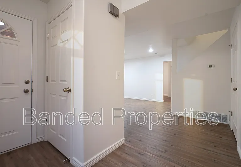 325 E Mill St S #3 — Photo 7