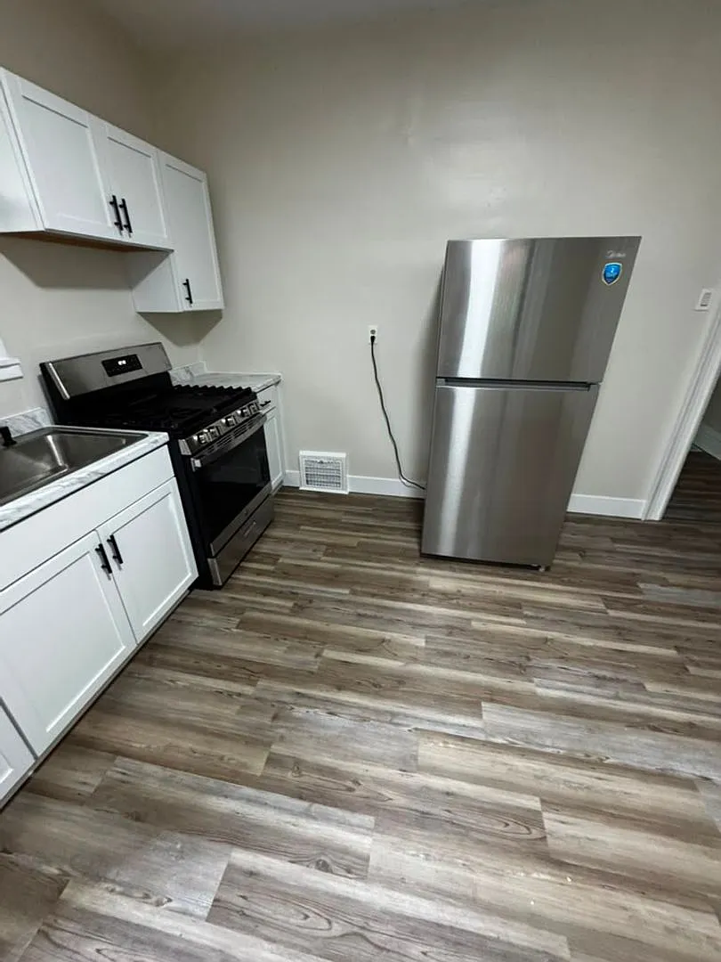 3 bed, 1.5 bath, 1408 sqft, $1,495 — Photo 4
