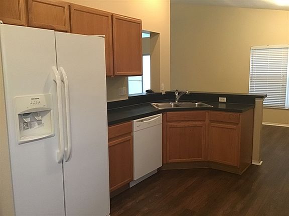 5th image of 11173 Pinewood Cove Ln
